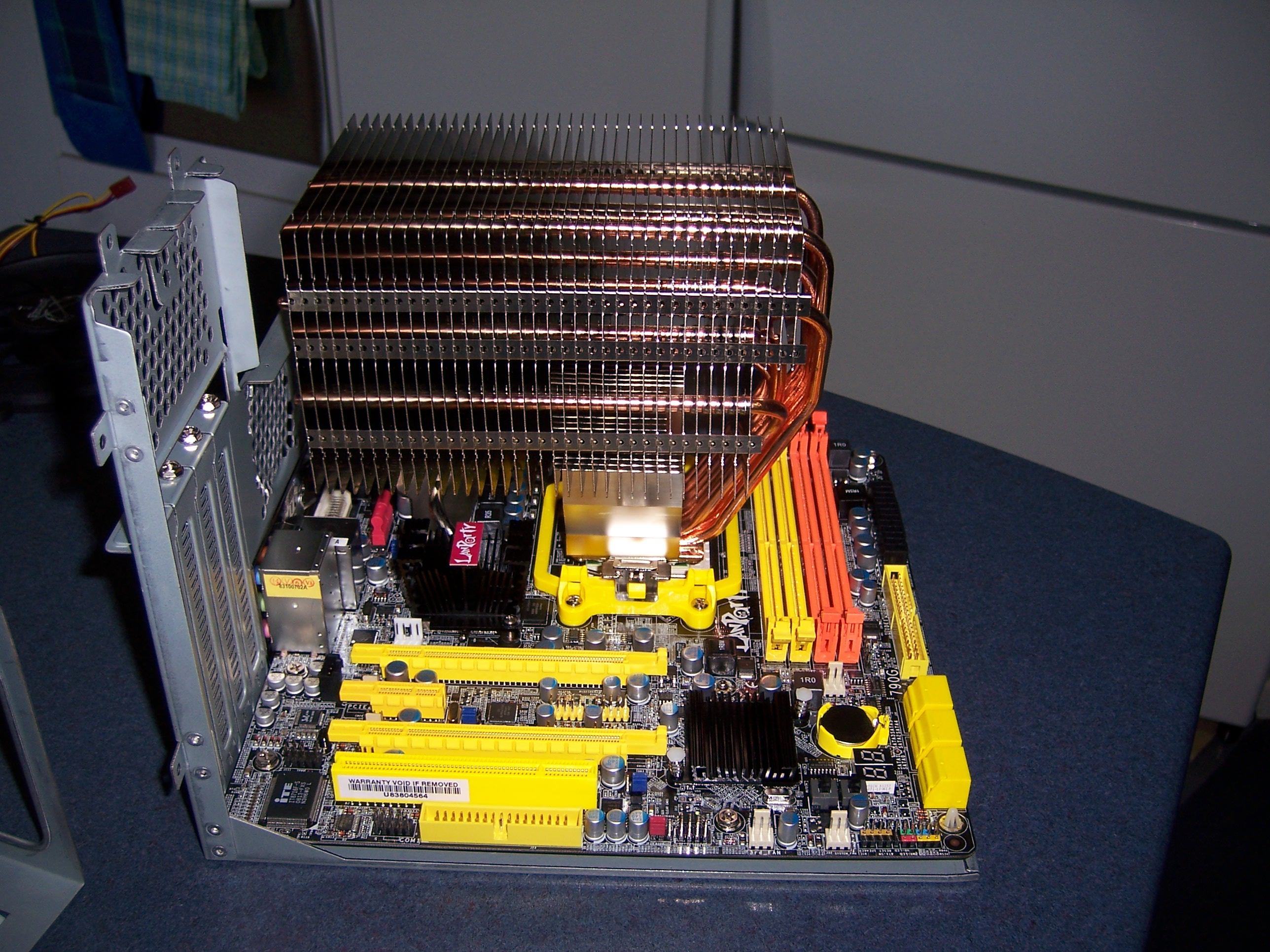 Chipset heatsinks