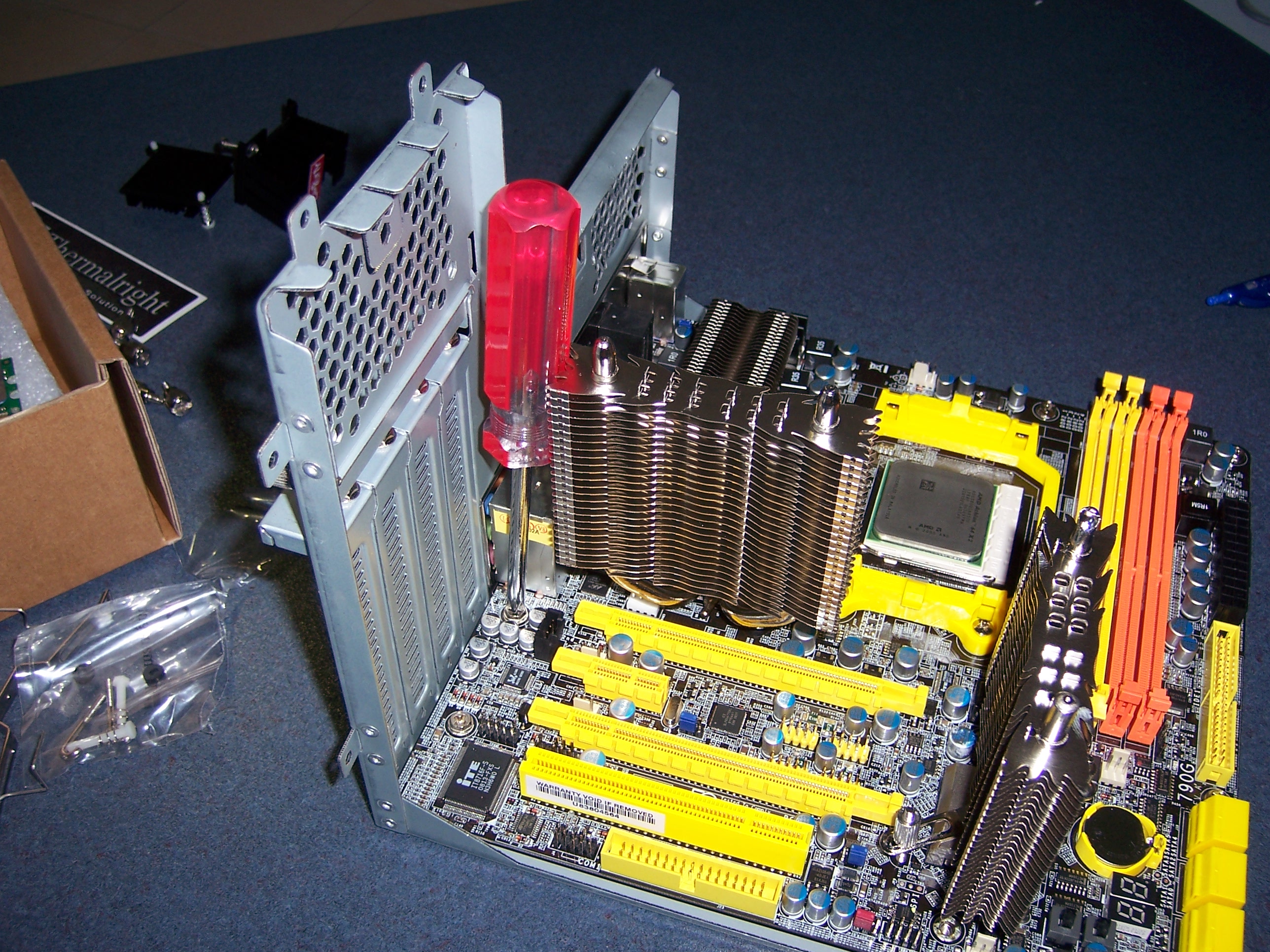 Chipset heatsinks